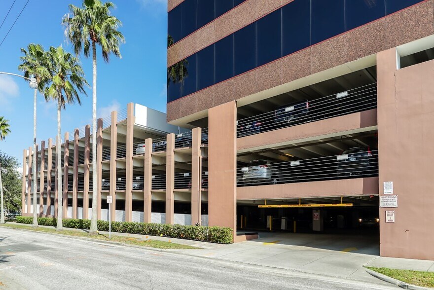 More Photos Of 2033 Main St, Sarasota Office For Lease