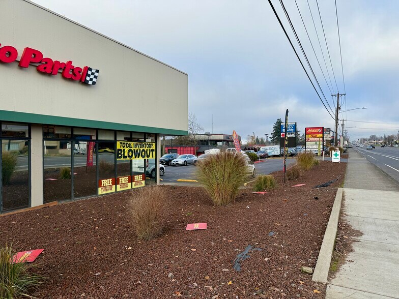 More Photos Of 17401 SE McLoughlin Blvd, Milwaukie Freestanding For Lease