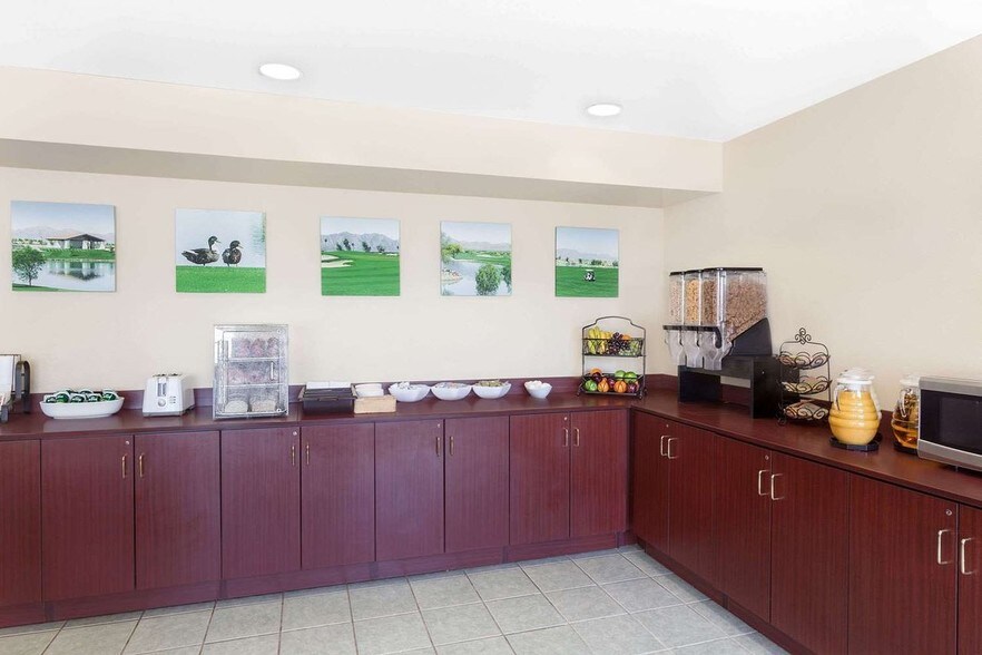 More Photos Of 28784 Commerce Way, Wellton Hotel For Sale