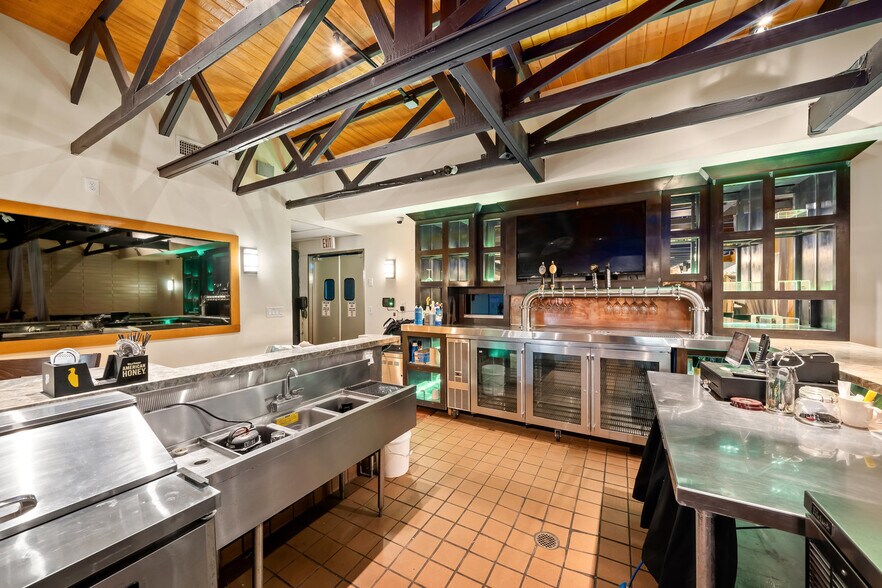 More Photos Of 1144 Black Oak Dr, Paso Robles Freestanding For Sale