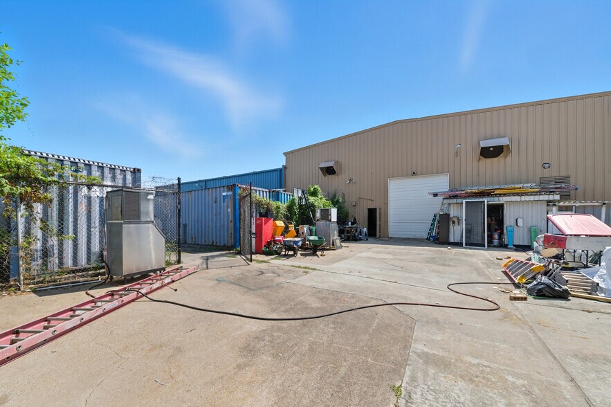 More Photos Of 9129 Irvington Blvd, Houston Warehouse For Sale