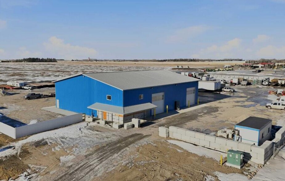 More Photos Of 32580 Range Road 11, Mountain View County Warehouse For Lease