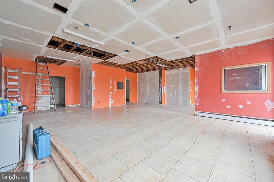 More Photos Of 13 N East Blvd, Vineland Flex For Sale