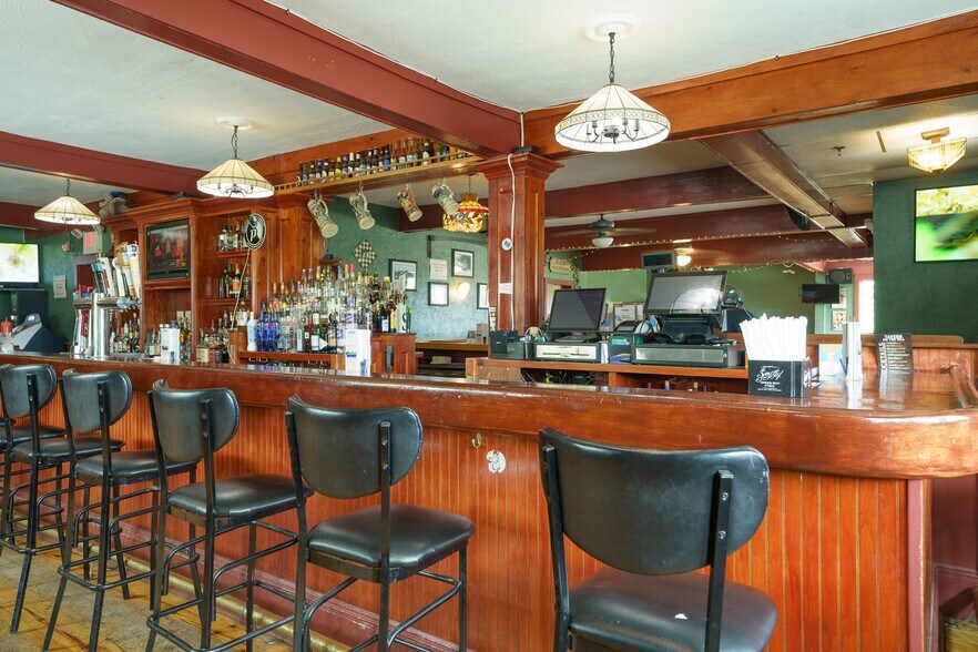 More Photos Of 809 Nooseneck Hill Rd, West Greenwich Restaurant For Sale