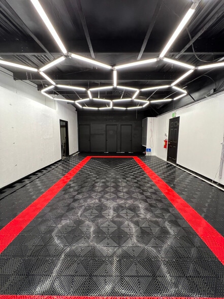 More Photos Of 355 Wickham Rd, Melbourne Auto Dealership For Lease