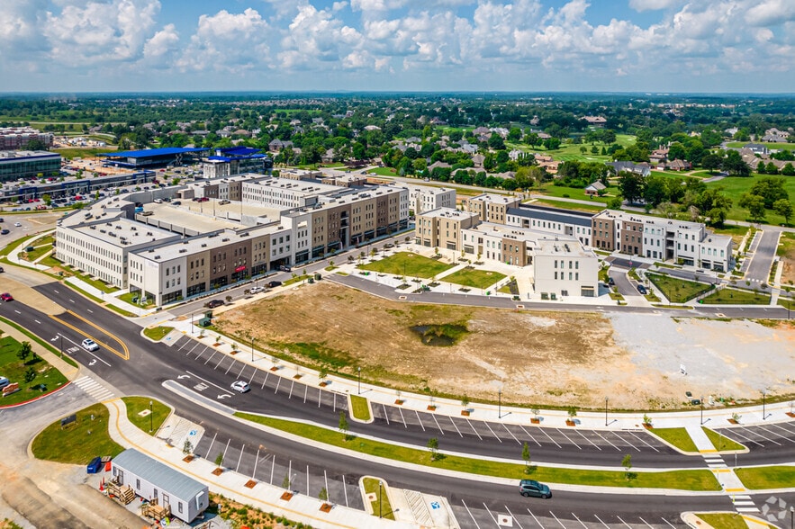 More Photos Of 5100 W Park Dr, Rogers Unknown For Lease