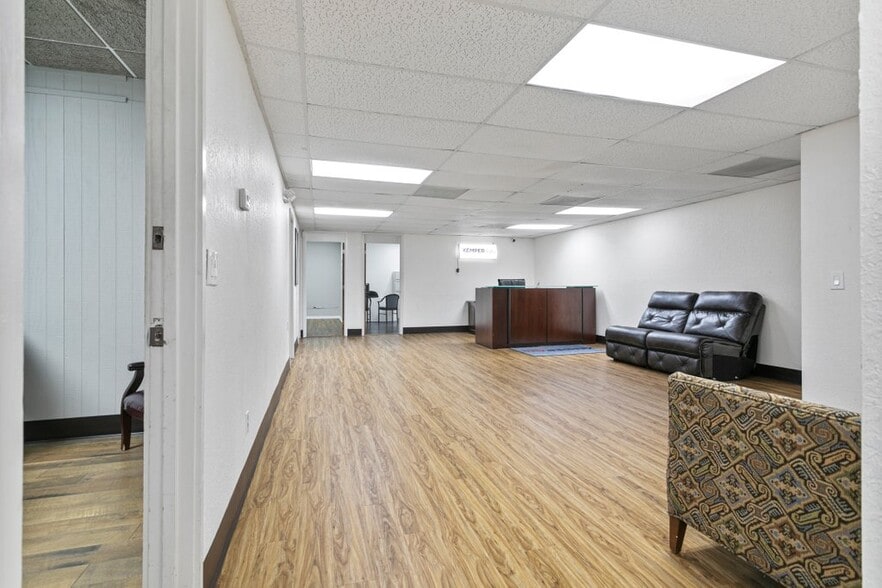 More Photos Of 6701 Beach Blvd, Jacksonville Freestanding For Lease