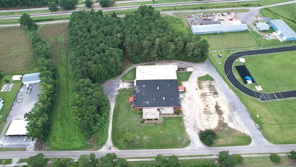 More Photos Of 235 S Hampton Ave, Johnsonville Warehouse For Sale