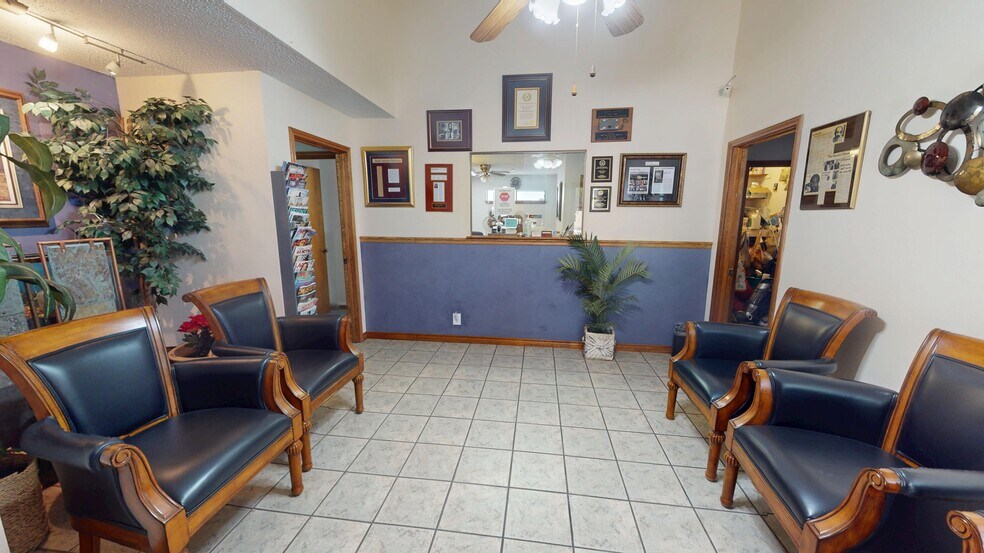 More Photos Of 1709 E Martin Luther King Jr Blvd, Austin Office For Sale