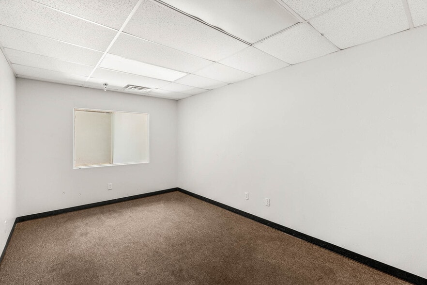 More Photos Of 4570 Donovan Way, North Las Vegas Light Distribution For Sale