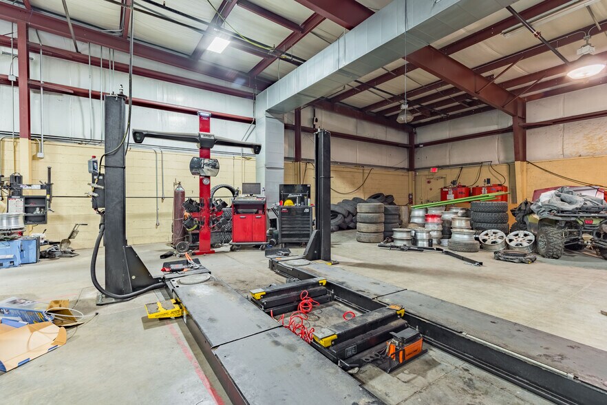 More Photos Of 111 N 12th St, West Columbia General Retail For Sale