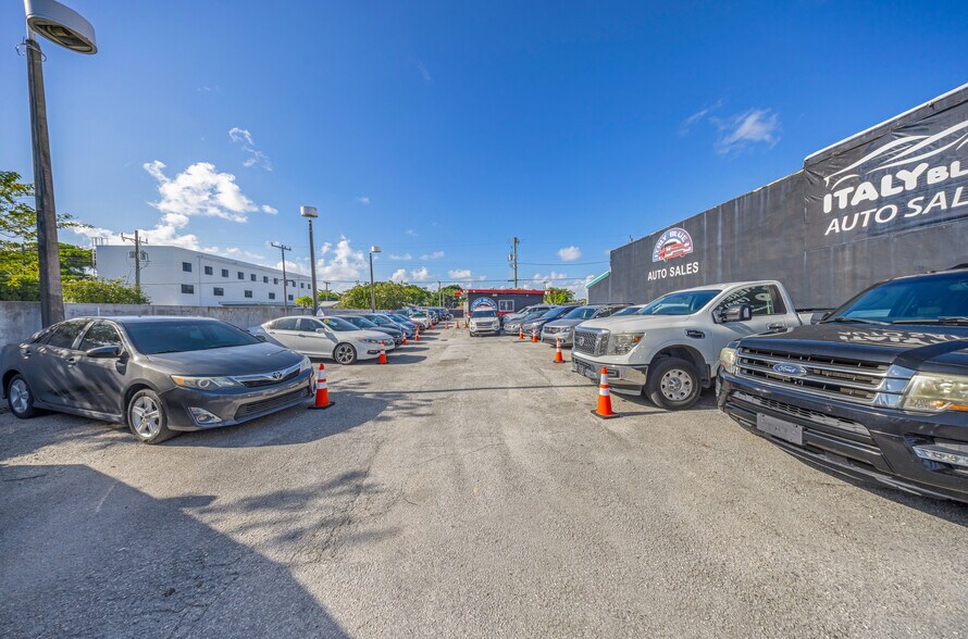 More Photos Of 2548 NW 36th St, Miami Auto Dealership For Lease
