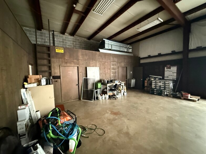 More Photos Of 3448 Highway 14, Laurens Light Distribution For Sale