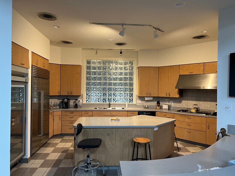 More Photos Of 2919 Canton St, Dallas Light Manufacturing For Sale