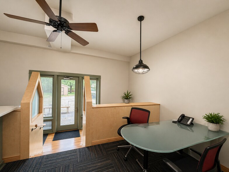 More Photos Of 13438-1 Bandera Rd, Helotes Office For Sale