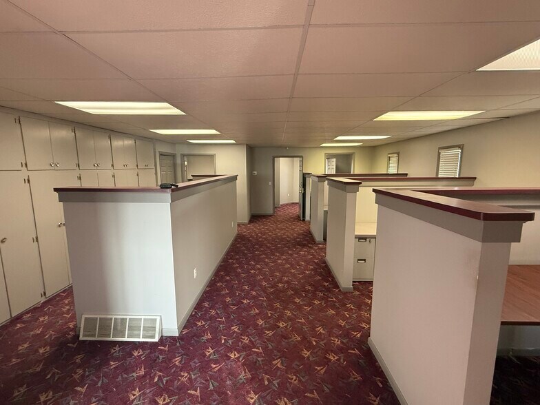 More Photos Of 1808 Hancock Dr, Bismarck Flex For Lease