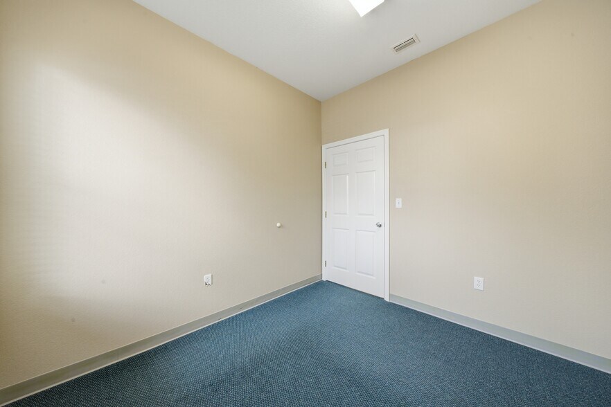 More Photos Of 401 W Interlake Blvd, Lake Placid Office For Sale