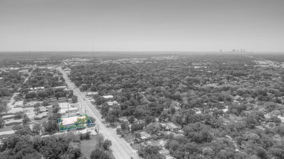 More Photos Of 2620 Carson St, Haltom City Light Distribution For Lease