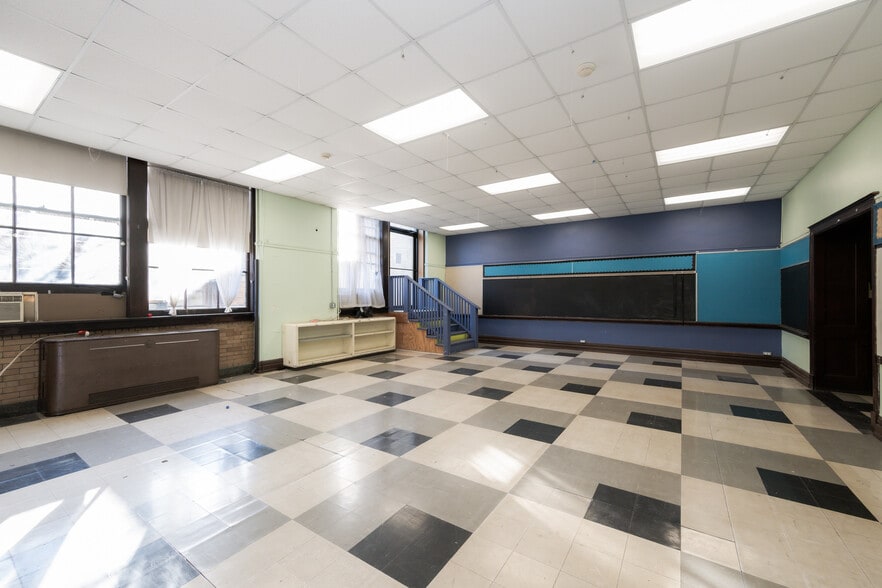 More Photos Of 200 S Oak Park Ave, Oak Park Schools For Sale