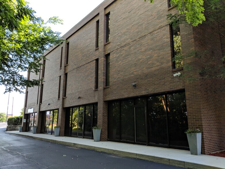 More Photos Of 4249 E State St, Rockford Office For Sale