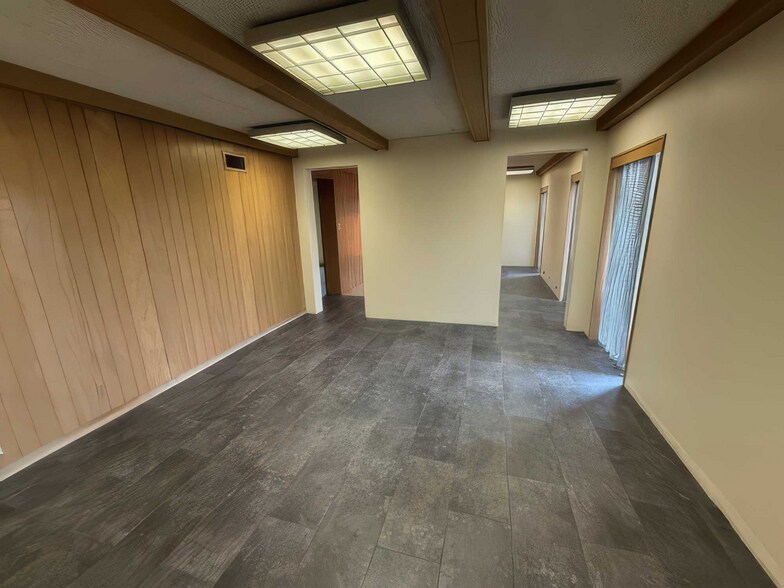 More Photos Of 1411 6th Ave, Grafton Showroom For Sale