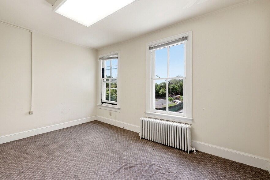 More Photos Of 3 E Market St, Leesburg Office For Sale