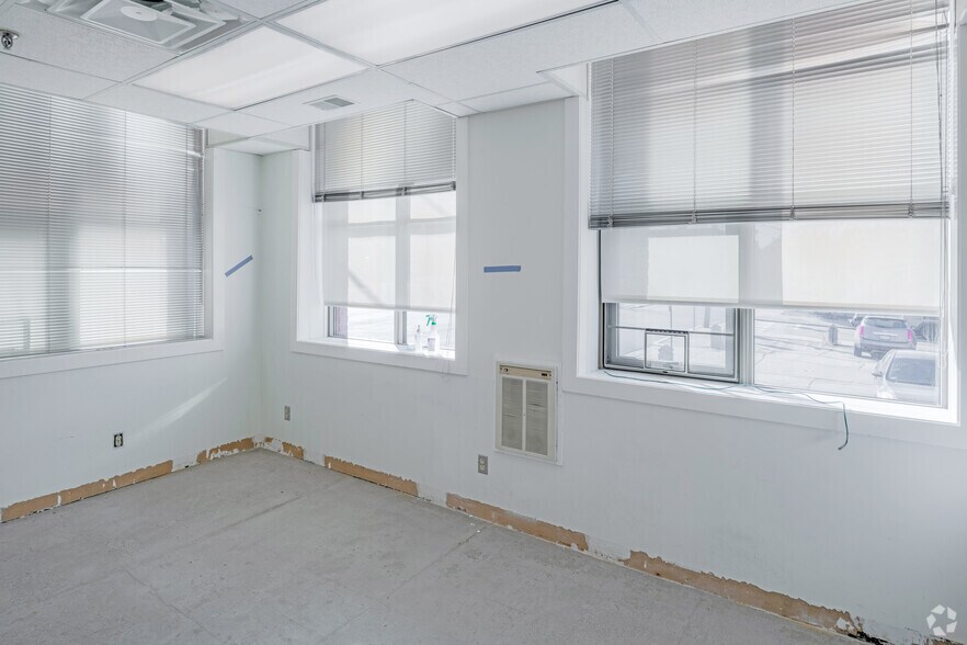More Photos Of 45 Willard Ave, Providence Medical For Sale