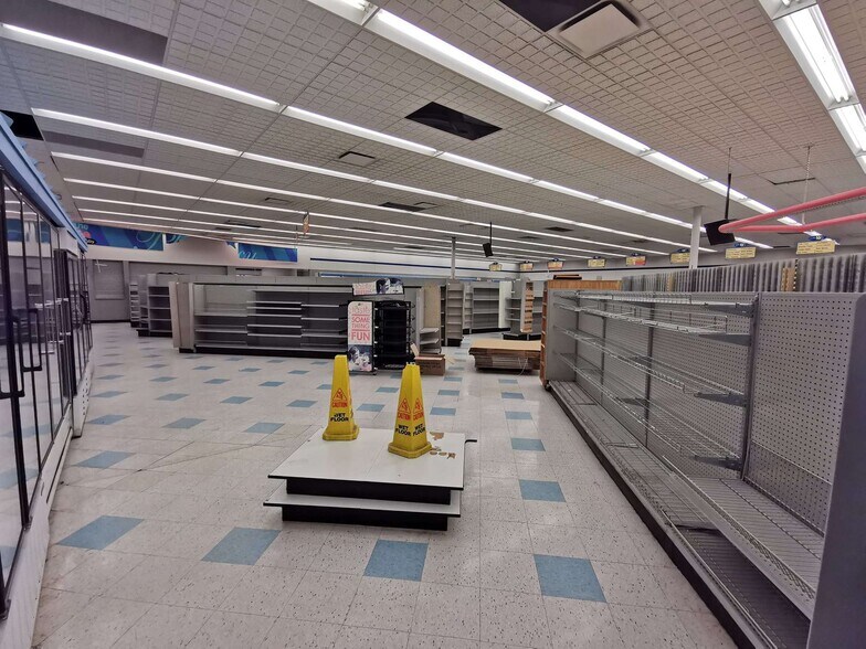 More Photos Of 1709 Liberty St, Erie Drugstore For Lease