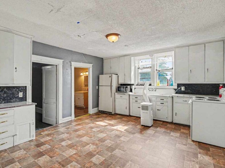 More Photos Of 518 Central Ave, Lester Prairie Storefront Retail Residential For Sale