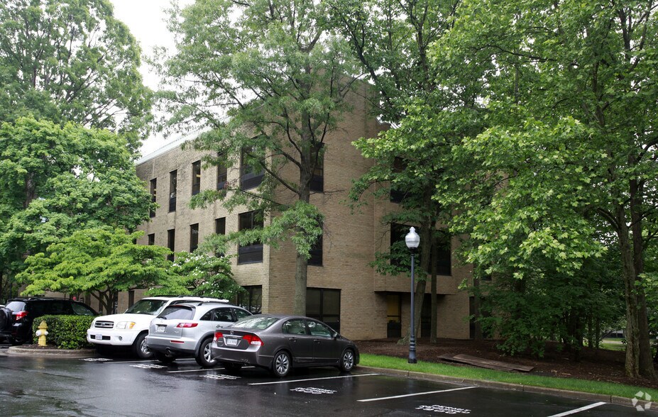 More Photos Of 1900 N Beauregard St, Alexandria Unknown For Sale