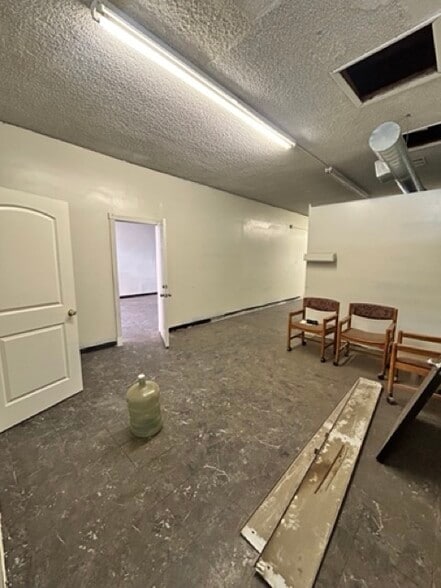 More Photos Of 1137-1149 W Avenue I, Lancaster Storefront Retail Office For Lease