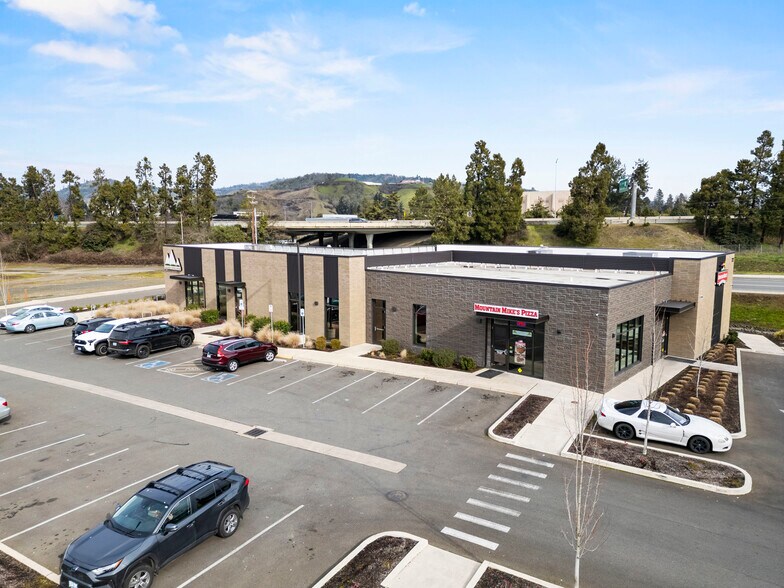 More Photos Of 722 W Harvard Ave, Roseburg Storefront Retail Office For Sale