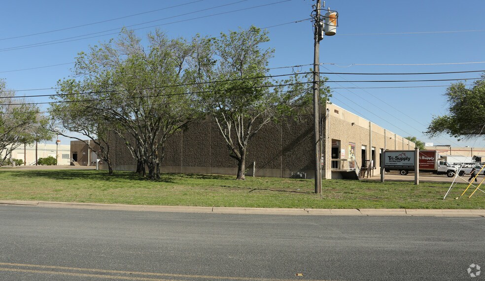 More Photos Of 3737-3741 Drossett Dr, Austin Distribution For Lease