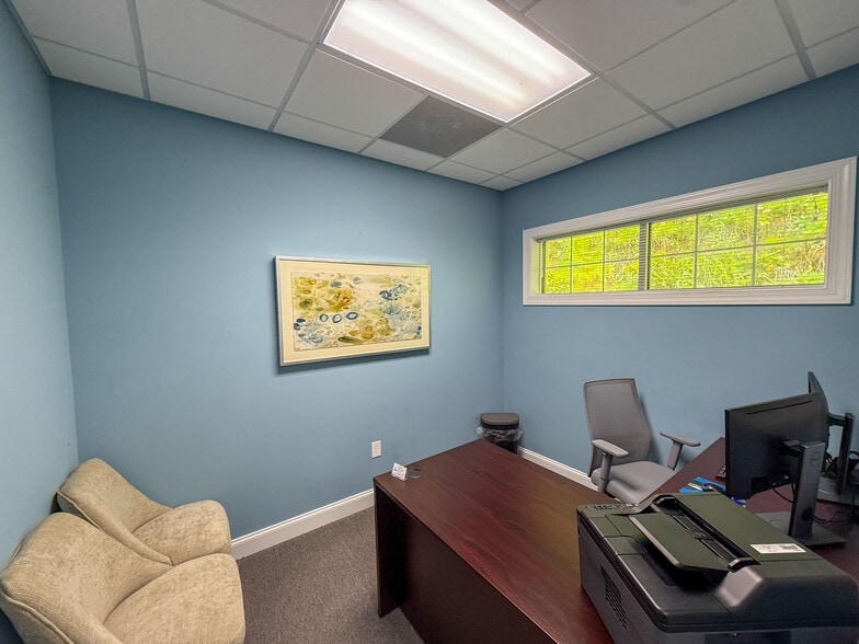 More Photos Of 9719 Northeast Pky, Matthews Office For Lease