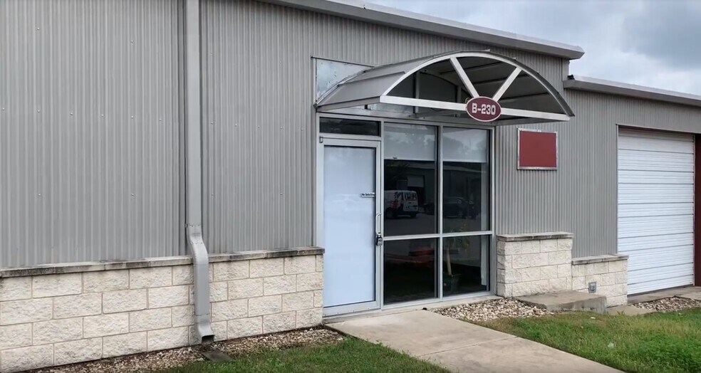 More Photos Of 8708 S Congress Ave, Austin Light Distribution For Lease