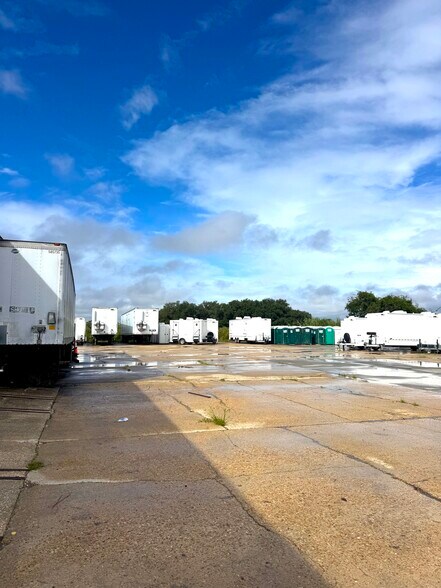 More Photos Of 204 Engineers Rd, Belle Chasse Warehouse For Lease