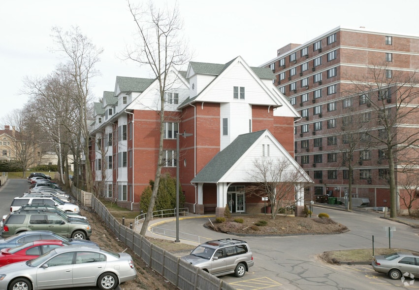 More Photos Of 19 Woodland St, Hartford Office For Sale