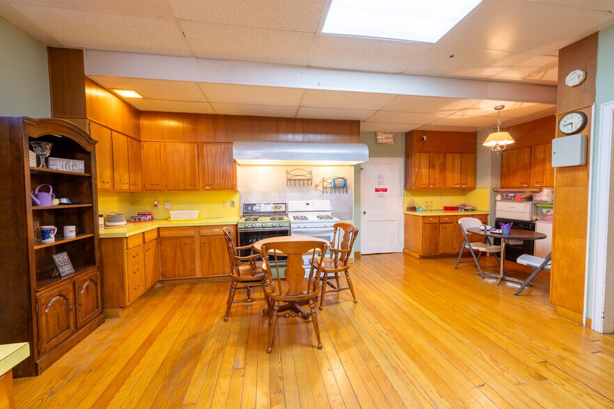 More Photos Of 927 Broadway, Fountain Hill Religious Facility For Sale