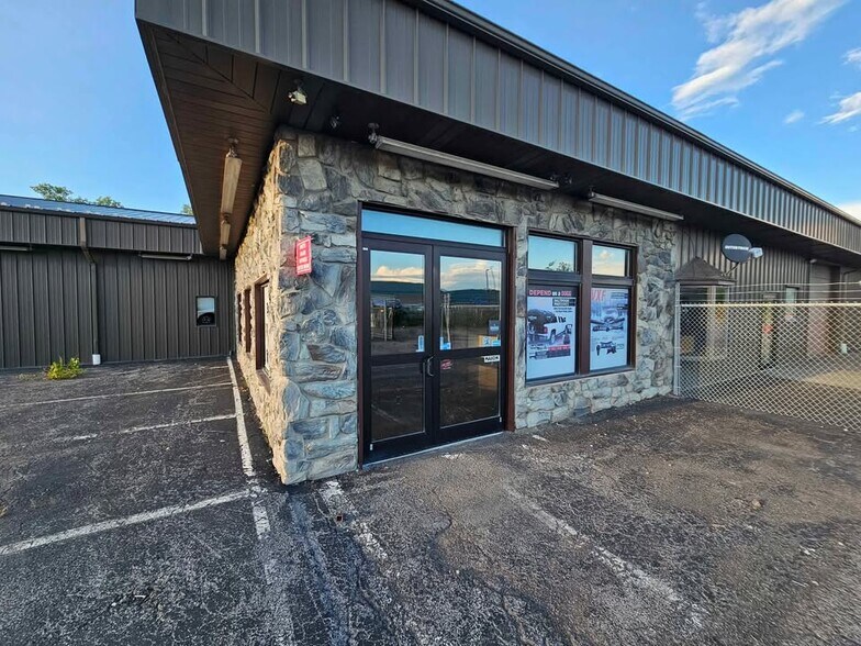More Photos Of 6511 S Transit Rd, Lockport Freestanding For Lease