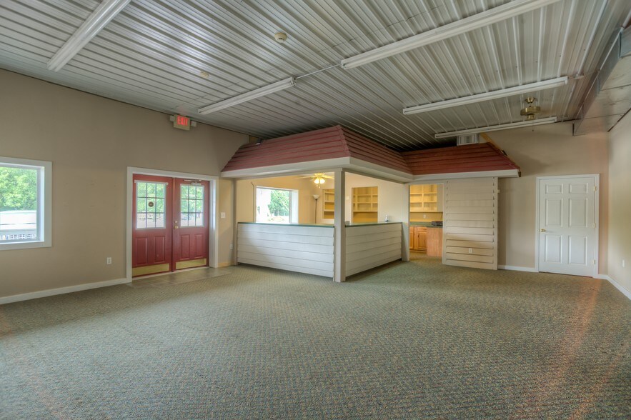 More Photos Of 650 Old South 5, Camdenton Storefront Retail Residential For Sale