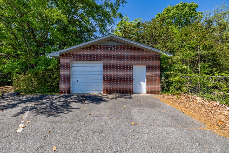 More Photos Of 201 S Weston St, Fountain Inn Office For Sale