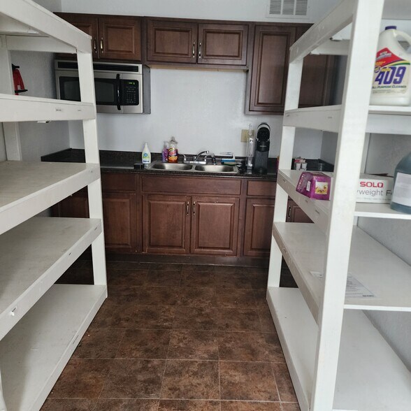 More Photos Of 401 N Spring St, Independence Apartments For Sale