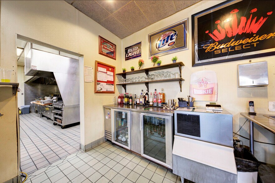 More Photos Of 1744 Biddle Ave, Wyandotte General Retail For Sale