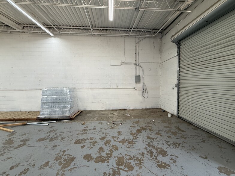 More Photos Of 4309 Action St, Garland Service For Lease
