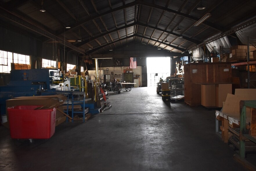 More Photos Of 8011 Beach St, Los Angeles Manufacturing For Sale