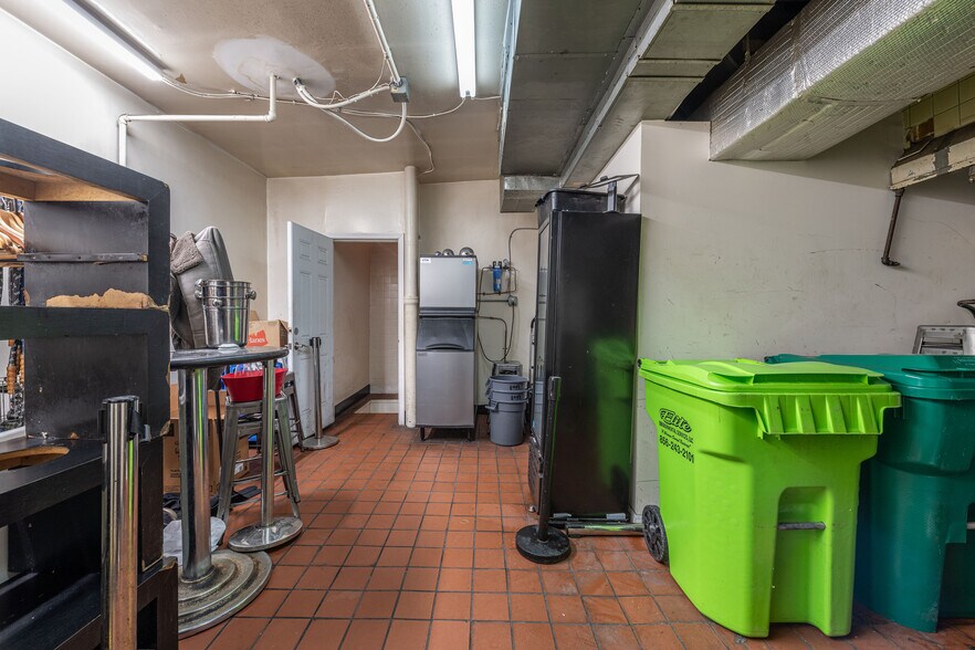 More Photos Of 112 Chestnut St, Philadelphia Storefront Retail Residential For Sale