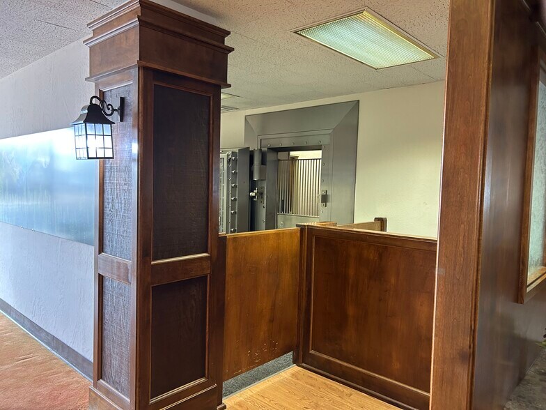 More Photos Of 246 E Tulare Ave, Tulare Bank For Sale