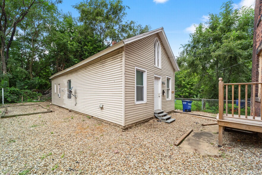 More Photos Of 1386 E 43rd St, Cleveland Specialty For Sale