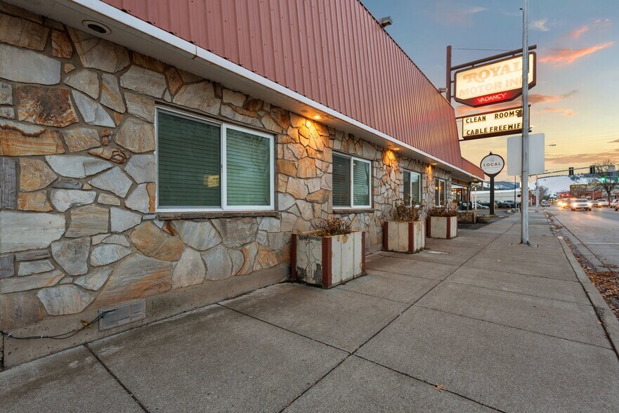 More Photos Of 1510 Adams Ave, La Grande Hotel For Sale