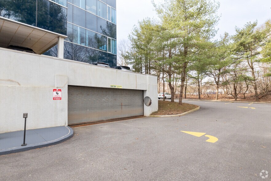 More Photos Of 490 Wheeler Rd, Hauppauge Office For Lease